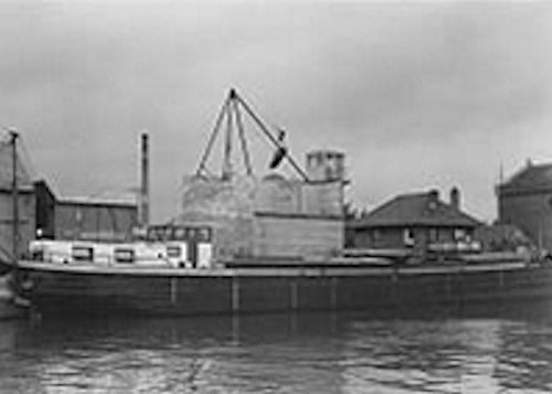 554_vi_3_liberte_van_leen_dekker_wordt_gelost_met_een_walinstallatie_bij_de_waard_in_waddinxveen_1956_bron_